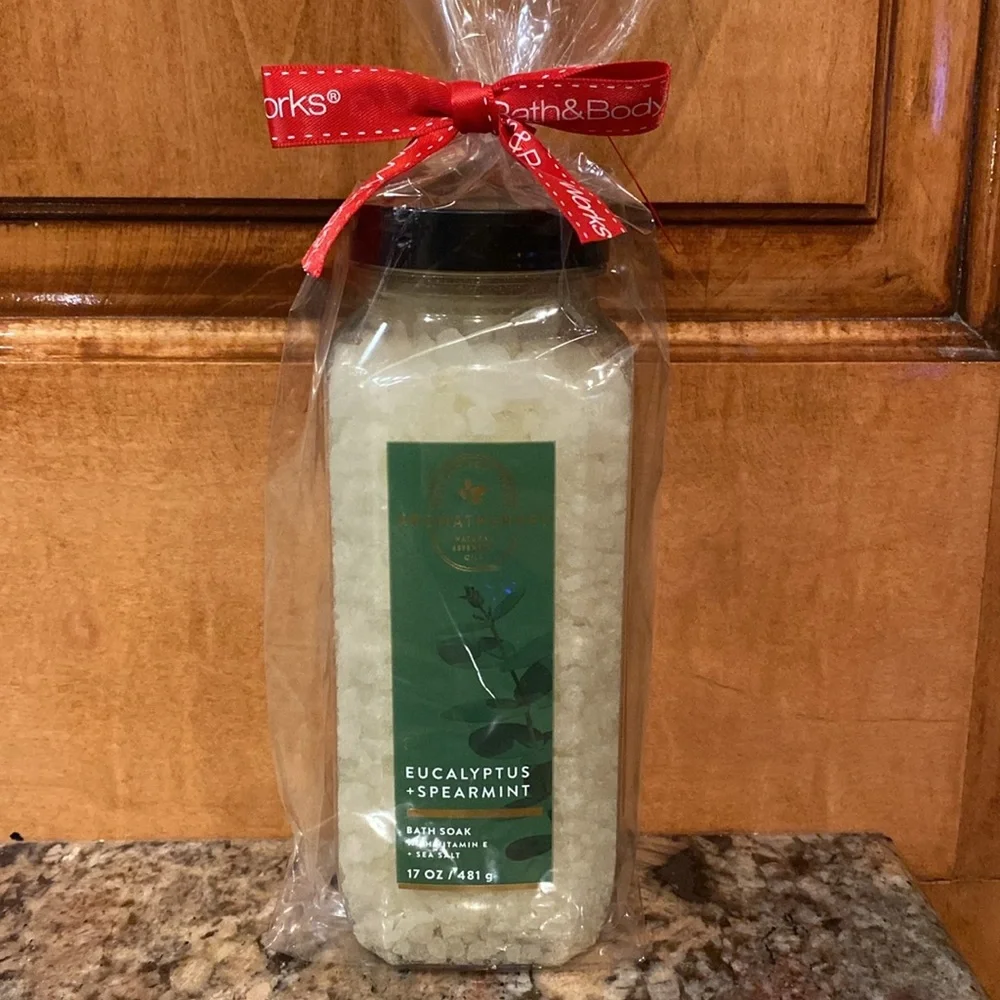 Aromatherapy “Eucalyptus Spearmint” Bath Soak, 17 oz / 481 mL, B&BW, NWT + Wrap